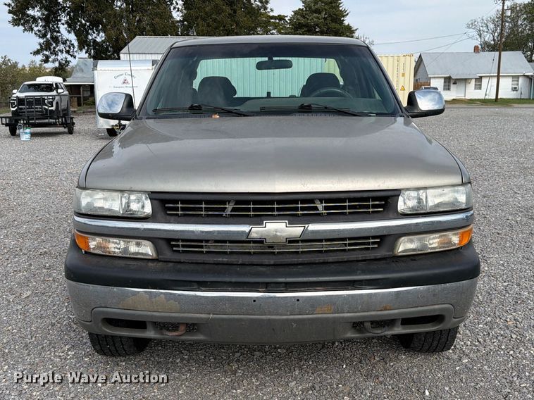 image for item EW7635 2001 Chevrolet Silverado Ext. Cab pickup truck