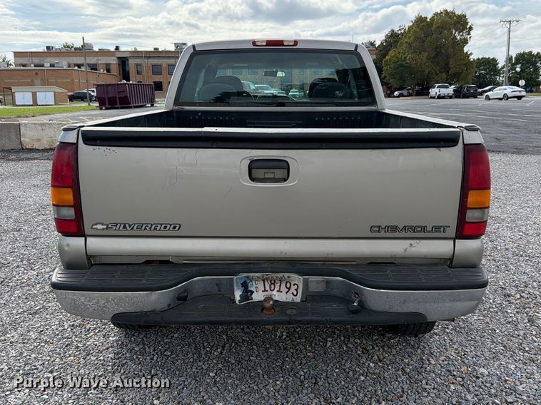 image for item EW7635 2001 Chevrolet Silverado Ext. Cab pickup truck