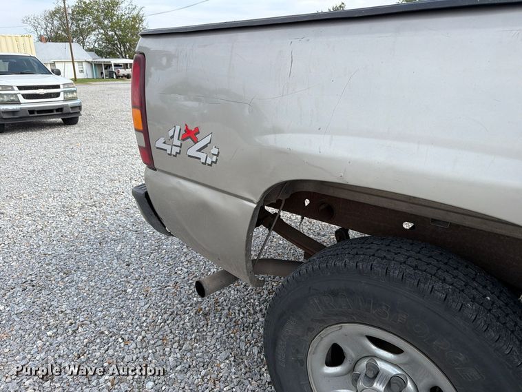 image for item EW7635 2001 Chevrolet Silverado Ext. Cab pickup truck
