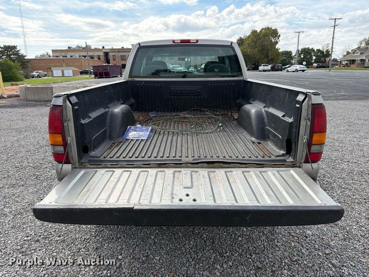 image for item EW7635 2001 Chevrolet Silverado Ext. Cab pickup truck