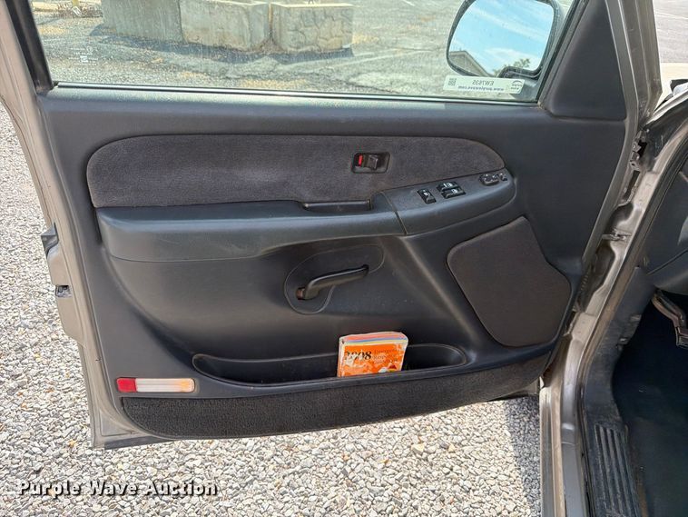 image for item EW7635 2001 Chevrolet Silverado Ext. Cab pickup truck