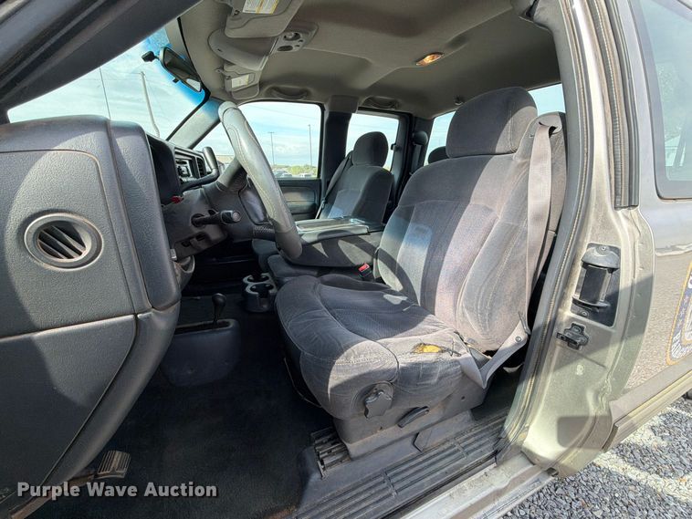 image for item EW7635 2001 Chevrolet Silverado Ext. Cab pickup truck