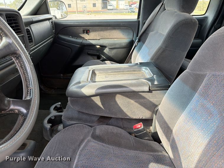 image for item EW7635 2001 Chevrolet Silverado Ext. Cab pickup truck