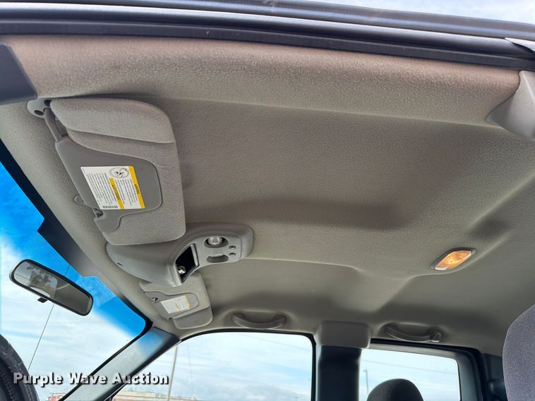 image for item EW7635 2001 Chevrolet Silverado Ext. Cab pickup truck