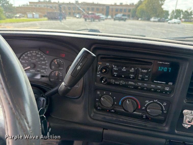 image for item EW7635 2001 Chevrolet Silverado Ext. Cab pickup truck