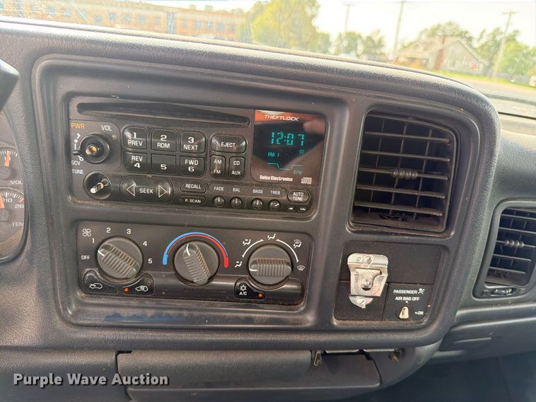 image for item EW7635 2001 Chevrolet Silverado Ext. Cab pickup truck
