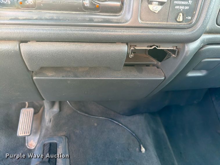 image for item EW7635 2001 Chevrolet Silverado Ext. Cab pickup truck
