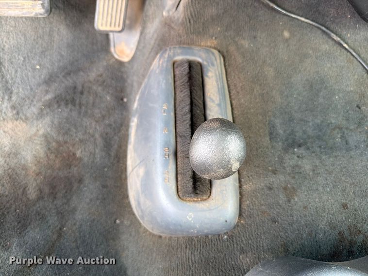 image for item EW7635 2001 Chevrolet Silverado Ext. Cab pickup truck