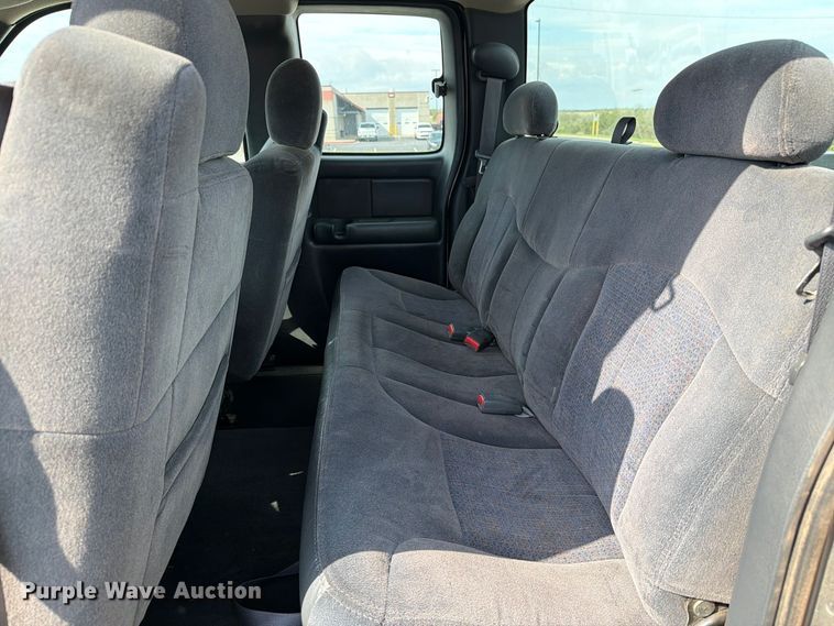 image for item EW7635 2001 Chevrolet Silverado Ext. Cab pickup truck