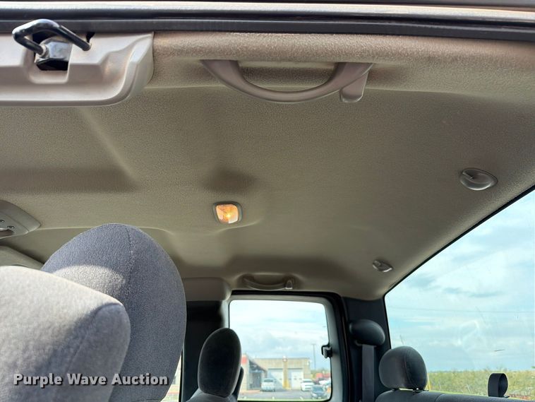 image for item EW7635 2001 Chevrolet Silverado Ext. Cab pickup truck