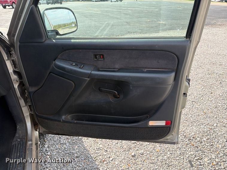 image for item EW7635 2001 Chevrolet Silverado Ext. Cab pickup truck