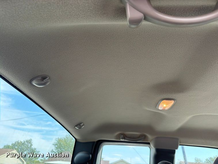image for item EW7635 2001 Chevrolet Silverado Ext. Cab pickup truck