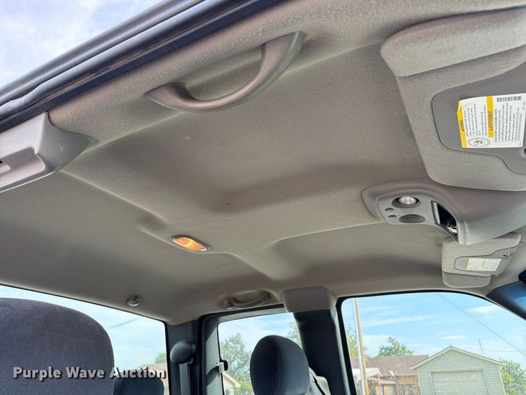 image for item EW7635 2001 Chevrolet Silverado Ext. Cab pickup truck