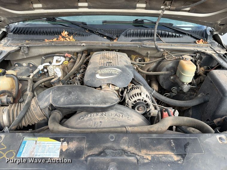 image for item EW7635 2001 Chevrolet Silverado Ext. Cab pickup truck