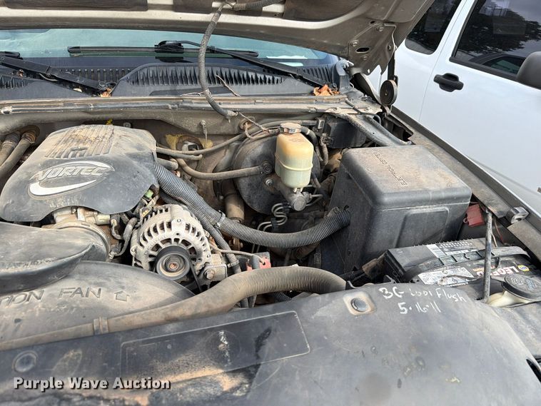 image for item EW7635 2001 Chevrolet Silverado Ext. Cab pickup truck