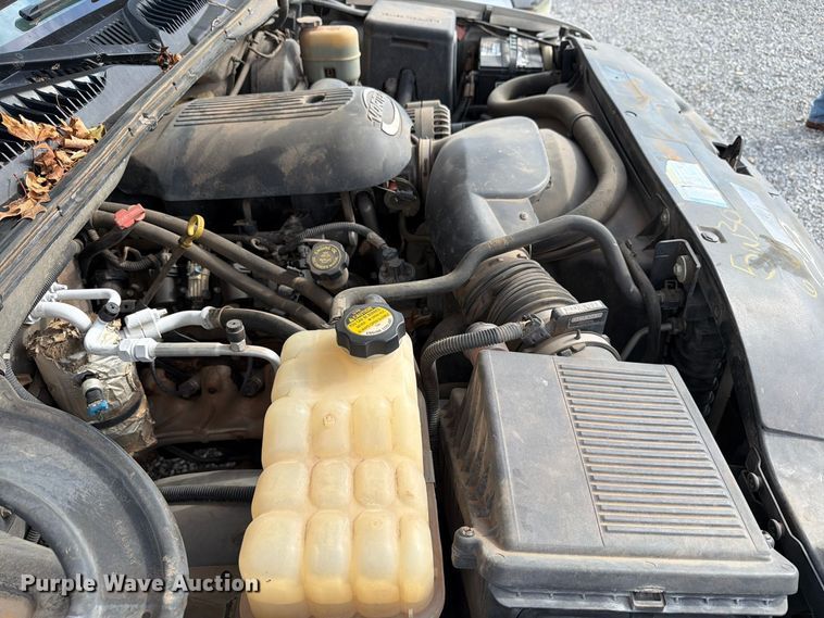 image for item EW7635 2001 Chevrolet Silverado Ext. Cab pickup truck