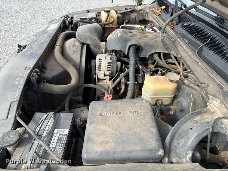 image for item EW7635 2001 Chevrolet Silverado Ext. Cab pickup truck