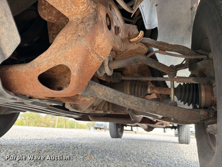 image for item EW7635 2001 Chevrolet Silverado Ext. Cab pickup truck
