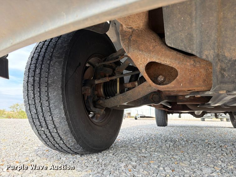image for item EW7635 2001 Chevrolet Silverado Ext. Cab pickup truck