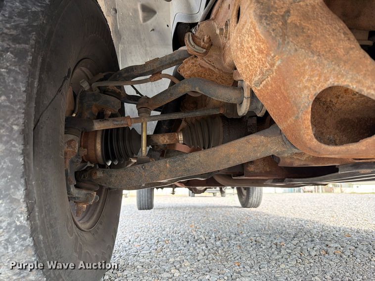 image for item EW7635 2001 Chevrolet Silverado Ext. Cab pickup truck