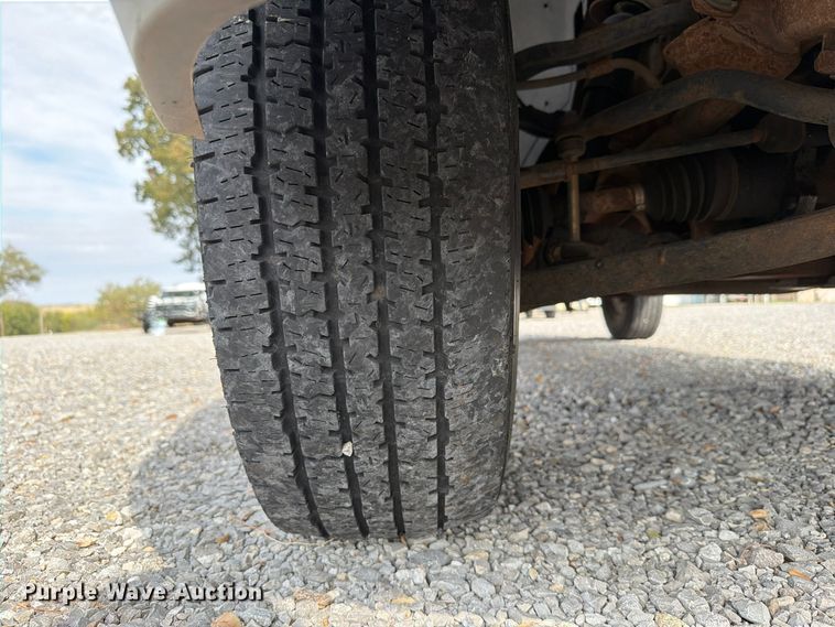 image for item EW7635 2001 Chevrolet Silverado Ext. Cab pickup truck