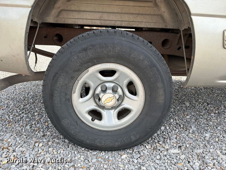 image for item EW7635 2001 Chevrolet Silverado Ext. Cab pickup truck