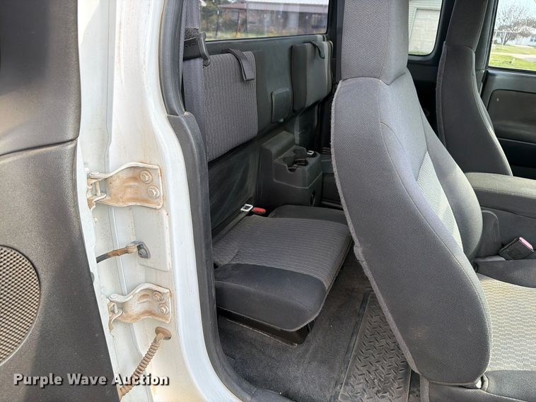 image for item EW7636 2007 Chevrolet Colorado Ext. Cab pickup truck