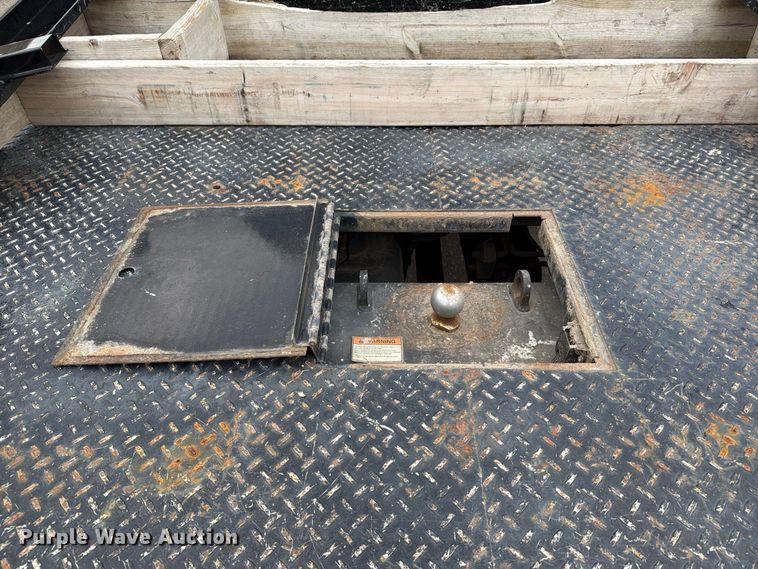 image for item EX1070 2011 Ford F250 Super Duty flatbed pickup truck