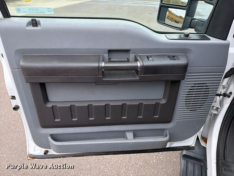 image for item EX1070 2011 Ford F250 Super Duty flatbed pickup truck