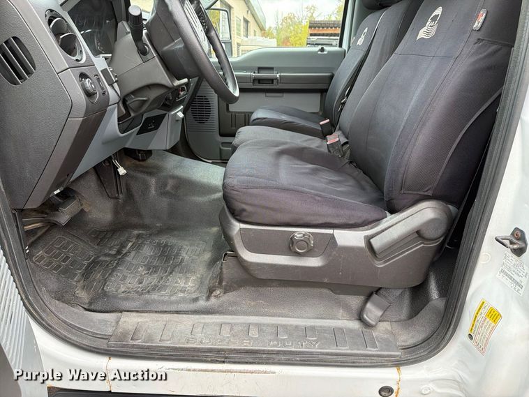 image for item EX1070 2011 Ford F250 Super Duty flatbed pickup truck