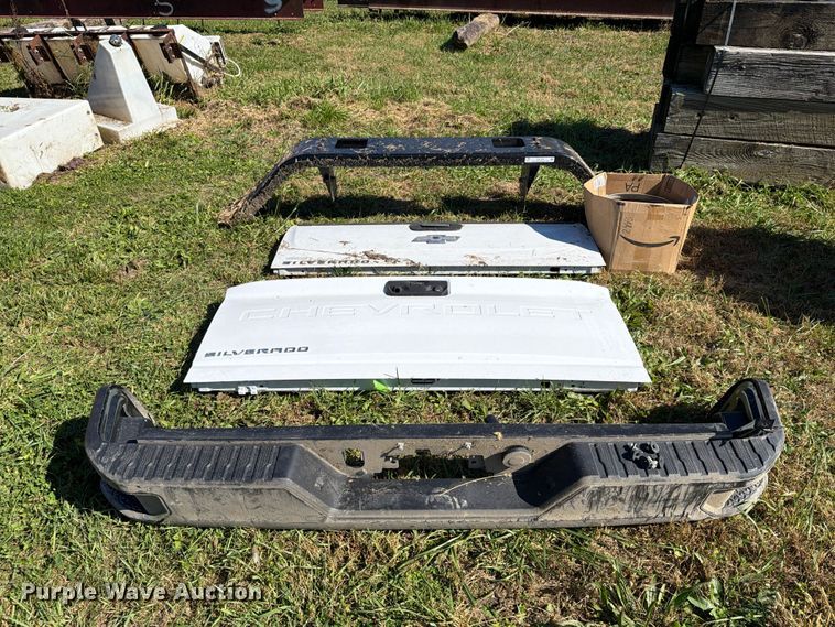 image for item EX1101 Assorted truck parts