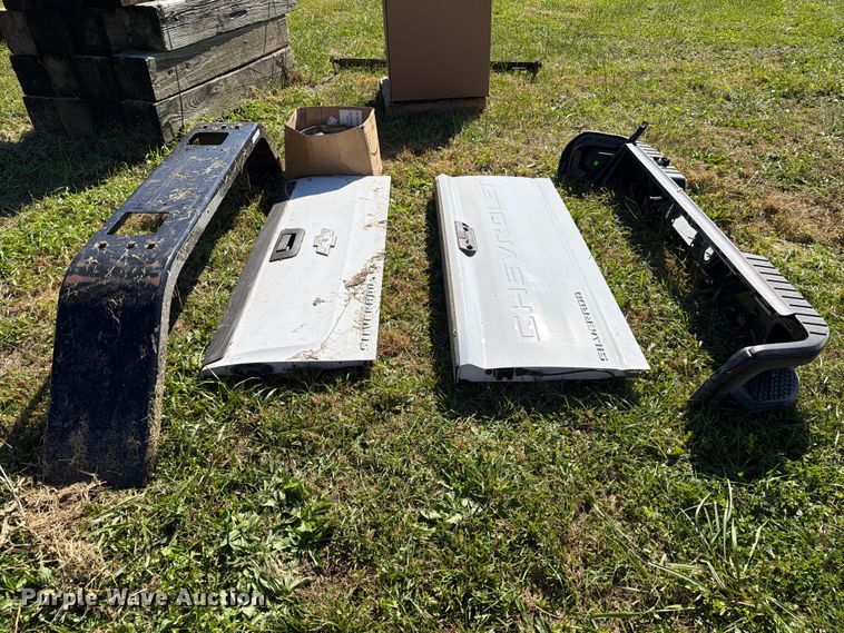 image for item EX1101 Assorted truck parts