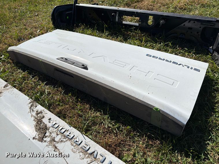 image for item EX1101 Assorted truck parts