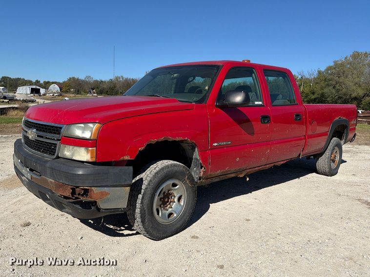 image for item EX1107 2006 Chevrolet Silverado 2500HD Crew Cab pickup truck