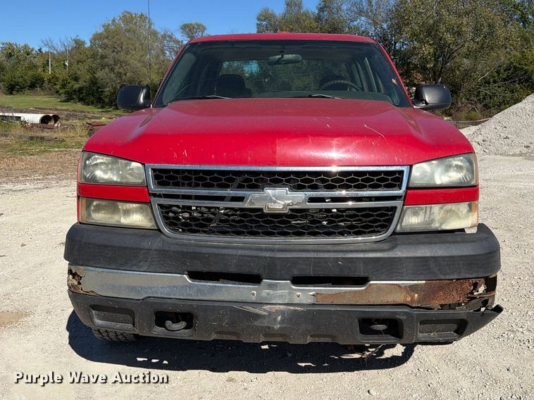 image for item EX1107 2006 Chevrolet Silverado 2500HD Crew Cab pickup truck