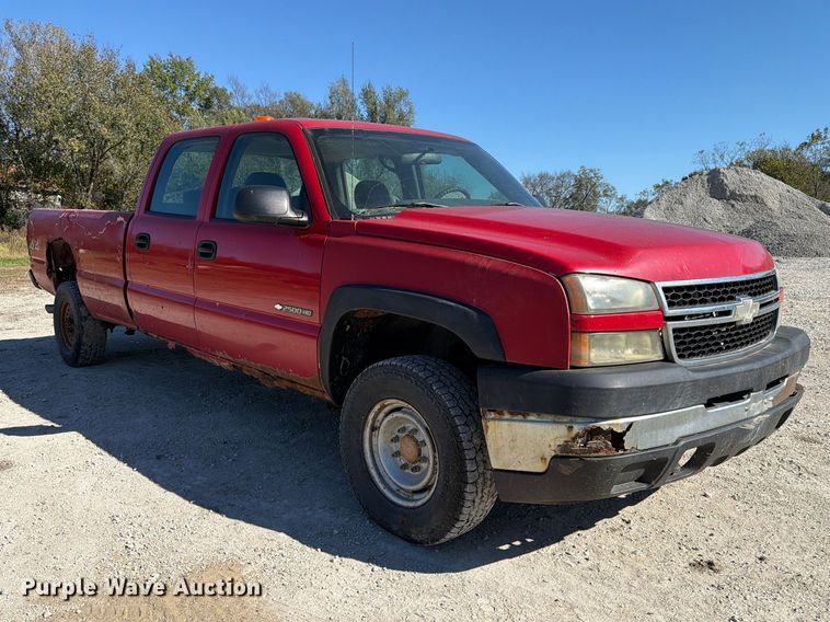 image for item EX1107 2006 Chevrolet Silverado 2500HD Crew Cab pickup truck