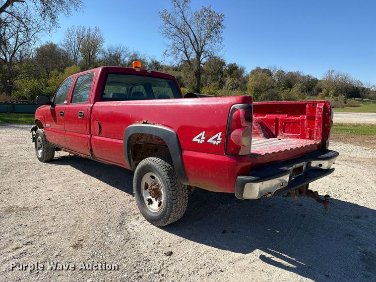 image for item EX1107 2006 Chevrolet Silverado 2500HD Crew Cab pickup truck