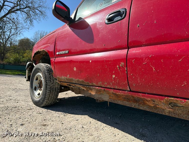 image for item EX1107 2006 Chevrolet Silverado 2500HD Crew Cab pickup truck