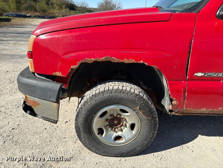 image for item EX1107 2006 Chevrolet Silverado 2500HD Crew Cab pickup truck