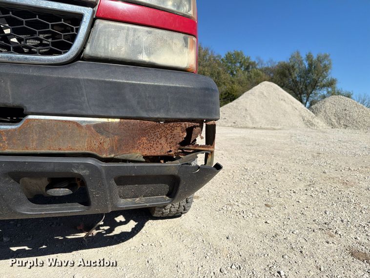 image for item EX1107 2006 Chevrolet Silverado 2500HD Crew Cab pickup truck