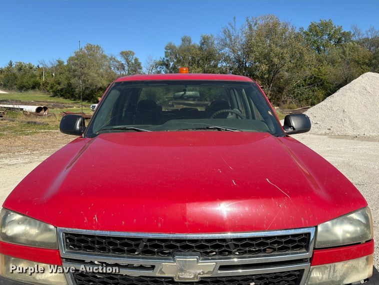 image for item EX1107 2006 Chevrolet Silverado 2500HD Crew Cab pickup truck