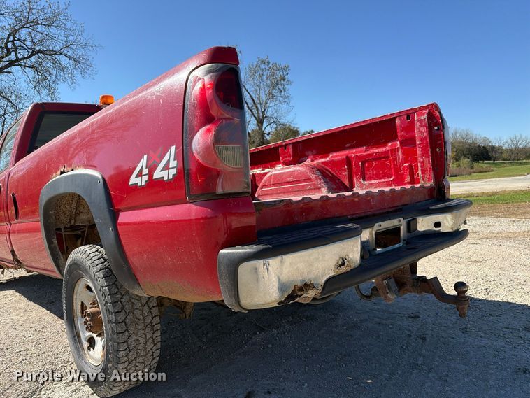 image for item EX1107 2006 Chevrolet Silverado 2500HD Crew Cab pickup truck