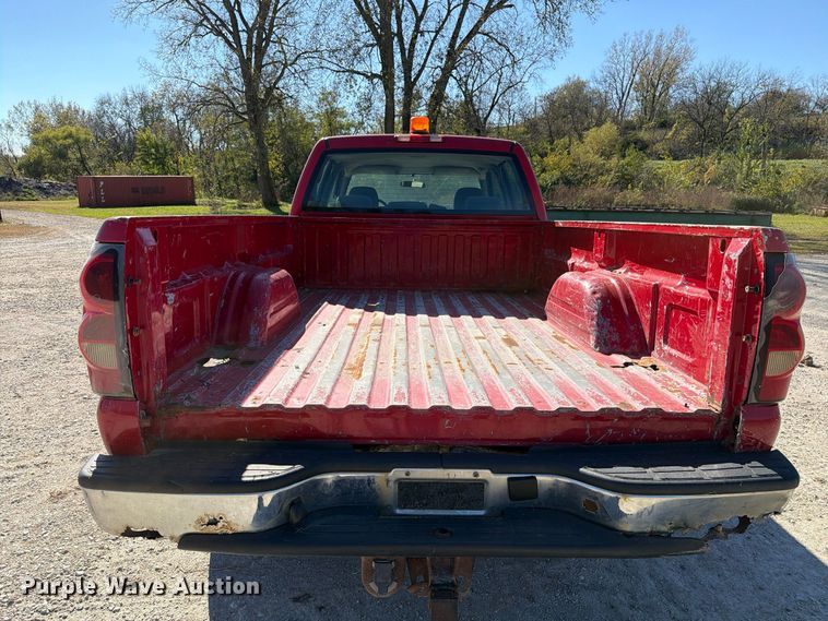 image for item EX1107 2006 Chevrolet Silverado 2500HD Crew Cab pickup truck