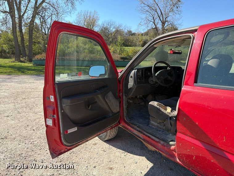image for item EX1107 2006 Chevrolet Silverado 2500HD Crew Cab pickup truck
