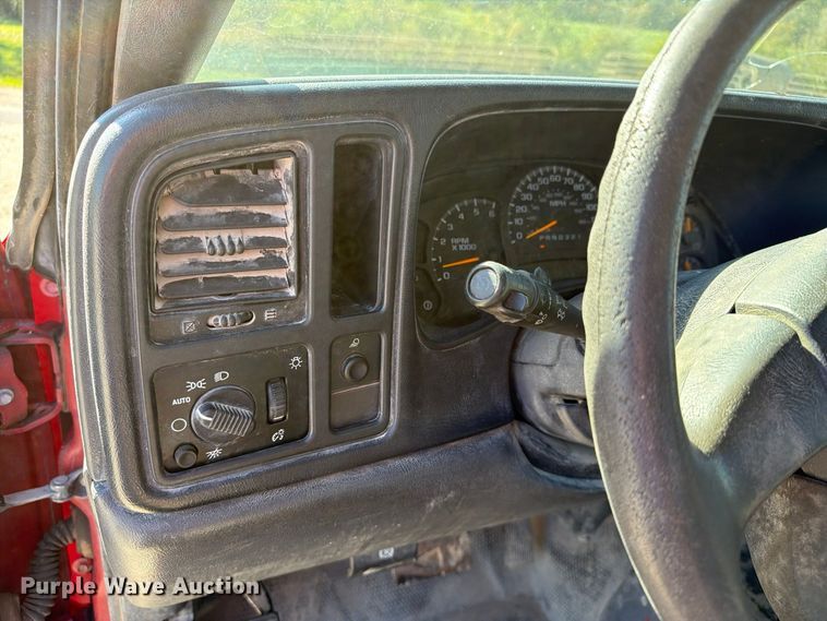 image for item EX1107 2006 Chevrolet Silverado 2500HD Crew Cab pickup truck