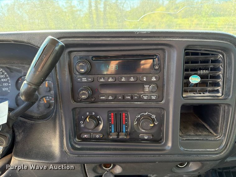 image for item EX1107 2006 Chevrolet Silverado 2500HD Crew Cab pickup truck