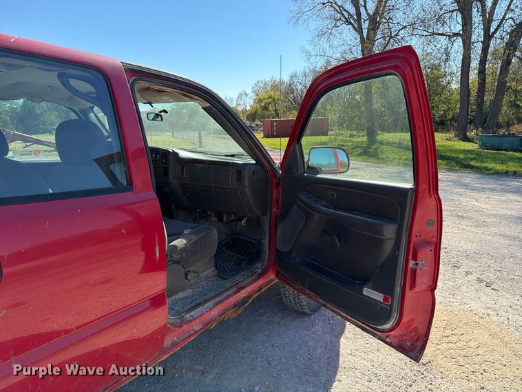 image for item EX1107 2006 Chevrolet Silverado 2500HD Crew Cab pickup truck