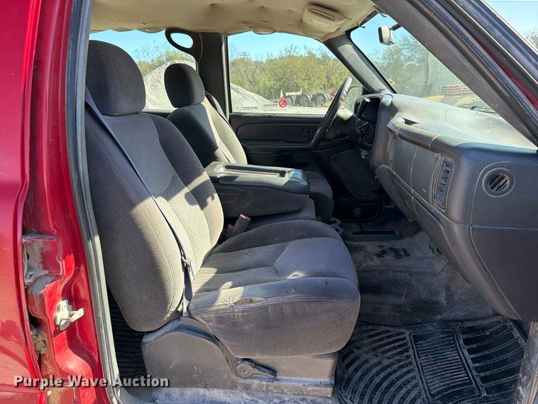 image for item EX1107 2006 Chevrolet Silverado 2500HD Crew Cab pickup truck