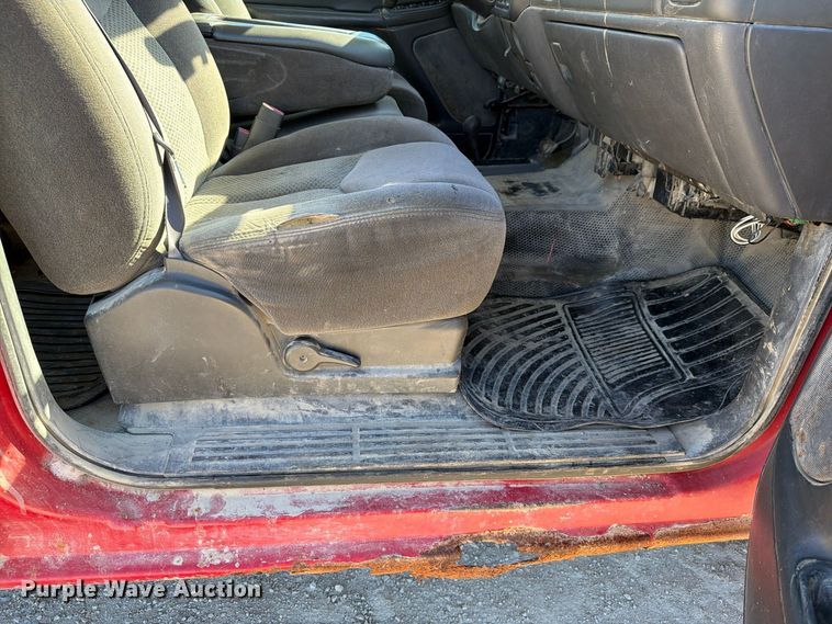 image for item EX1107 2006 Chevrolet Silverado 2500HD Crew Cab pickup truck