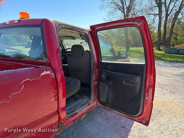 image for item EX1107 2006 Chevrolet Silverado 2500HD Crew Cab pickup truck